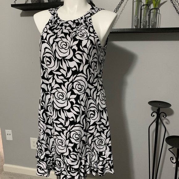 Dress - Picture 2 of 4